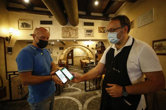 Green pass a Pasqua, esplode la rabbia dei ristoratori: "Governo ipocrita"