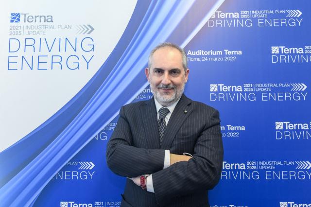 Terna presenta il Piano Industriale e accelera sugli investimenti: 10 miliardi per la transizione e l'indipendenza energetica