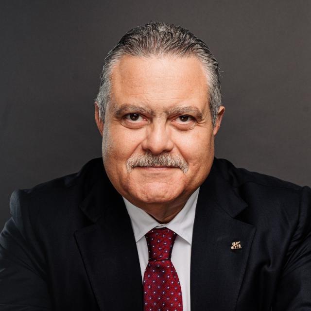 Luciano Cirin&agrave;