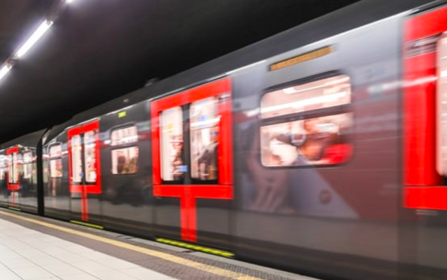 Linea rossa metro M1 Milano