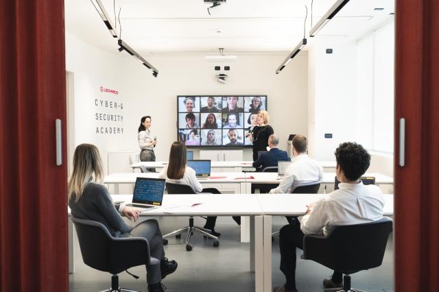 Leonardo promuove la cultura della sicurezza: nasce la Cyber & Security Academy 