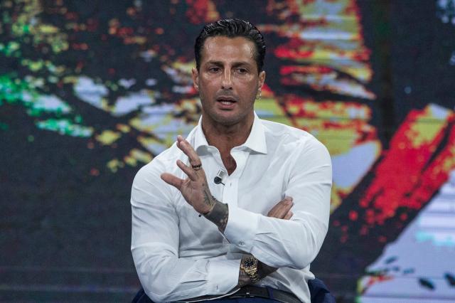 Da Fabrizio Corona a Barbara D'Urso fino a Nicolas Vaporidis: i dettagli che infiammano i gossip 