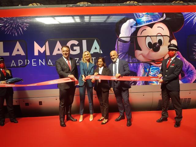 Trenitalia, sfreccia a disneyland paris per il 30&deg; anniversario.