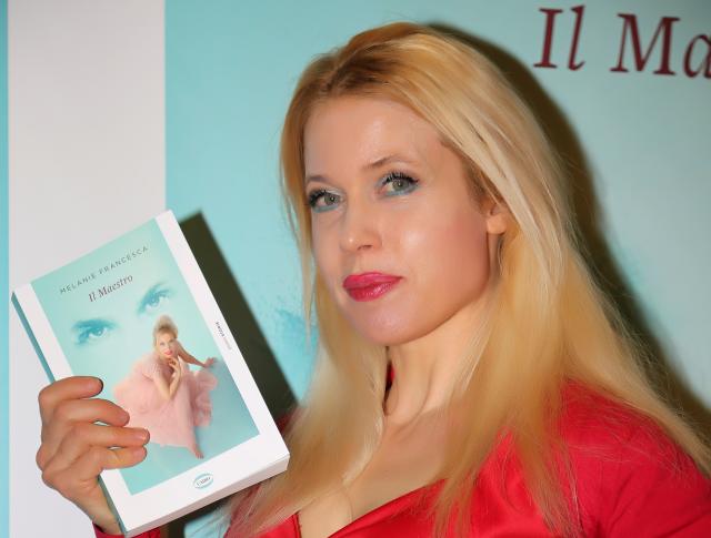 Melanie Francesca presenta il romanzo &ldquo;Il Maestro&rdquo; di Cairo Editore.&nbsp;