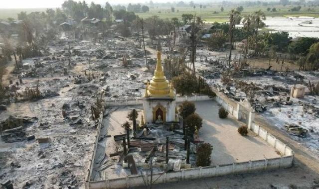 Myanmar, esercito d&agrave; fuoco a villaggi per annientare la resistenza