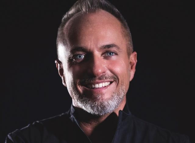 White Identity, cosa nasconde un sorriso perfetto