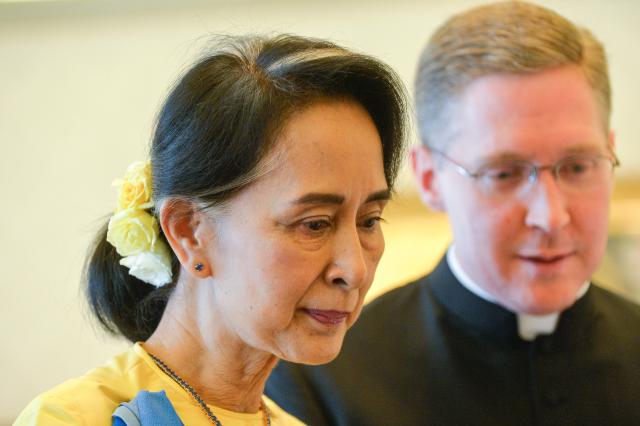 Myanmar, Aung San Suu Kyi condannata a 5 anni per corruzione
