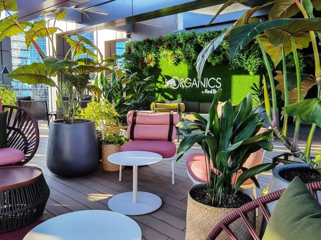 Red Bull apre la scenografica terrazza Organics Sky Garden a Milano