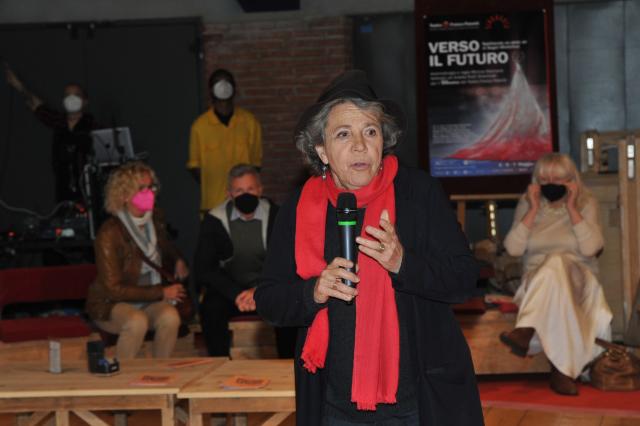 Teatro Franco Parenti celebra i 50 anni con il progetto di arte urbana "Verso il futuro"