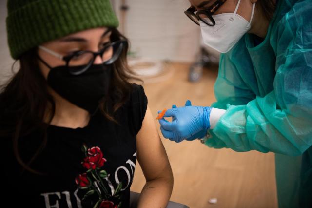 Morti improvvise di giovani vaccinati per "malore". Interrogazione a Speranza