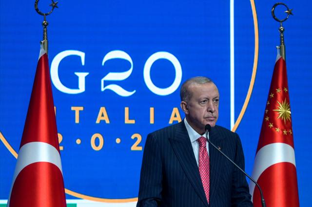 Finlandia e Svezia nella Nato, Erdogan contrario: "Ospitano terroristi"
