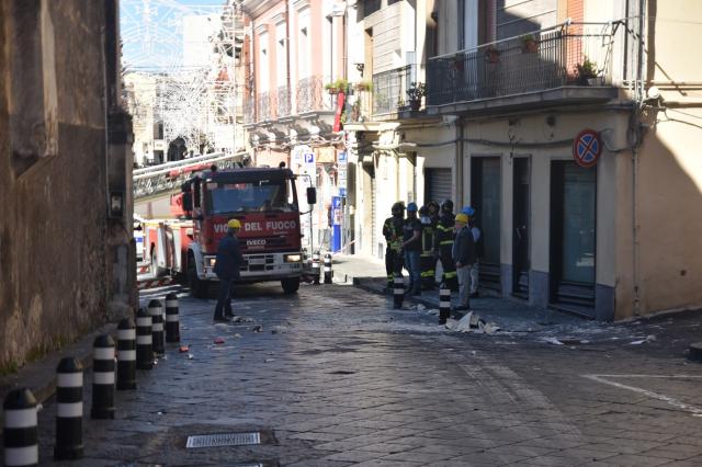 Terremoto Marche, scossa di magnitudo 5.7 alle 7 di mattina: nessun morto, treni bloccati e scuole chiuse