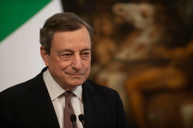 Mascherine a scuola, Draghi verso lo stop in aula: "Importante stare insieme"