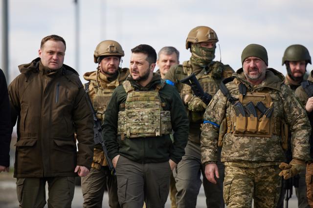 Ucraina, Polonia: "Zelensky sapeva dell'attacco russo". Gb: "Armi alla Moldavia"