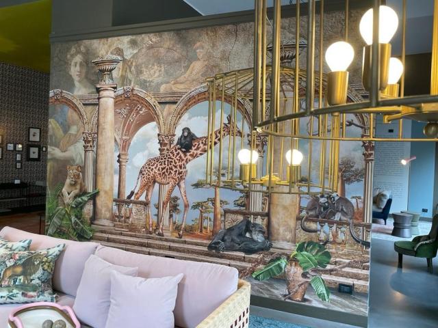 Adriana Glaviano in piazza Mentana espone da BigApple Design