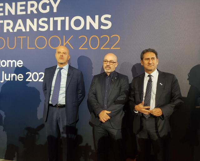 Eni e IRENA, WETO 2022 per la transizione energetica. Desclazi: "Non solo un Outlook, ma un piano di sicurezza energetica"