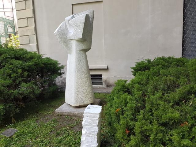 Intesa Sanpaolo, alle Gallerie d'Italia di Milano in mostra sette sculture Henraux