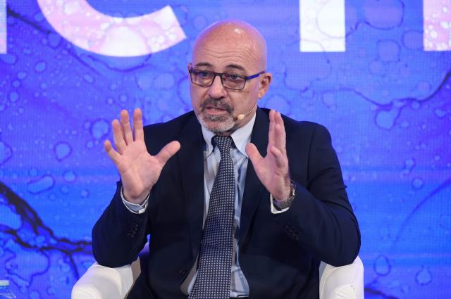 Leonardo valuta riduzione investimenti nel Regno Unito; ritardi contratto New Medium Helicopter da &pound;1 miliardo