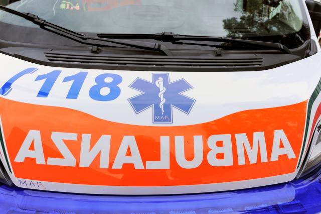 Bimbo beve metadone ed entra in coma: "la bottiglia di 't&egrave;' offerta da due ragazzi"