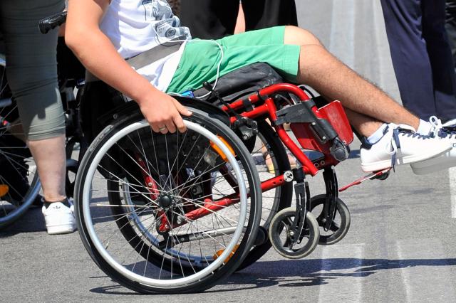 Nettuno, arriva il questionario disabili choc: "Quanto ti vergogni di lui?"