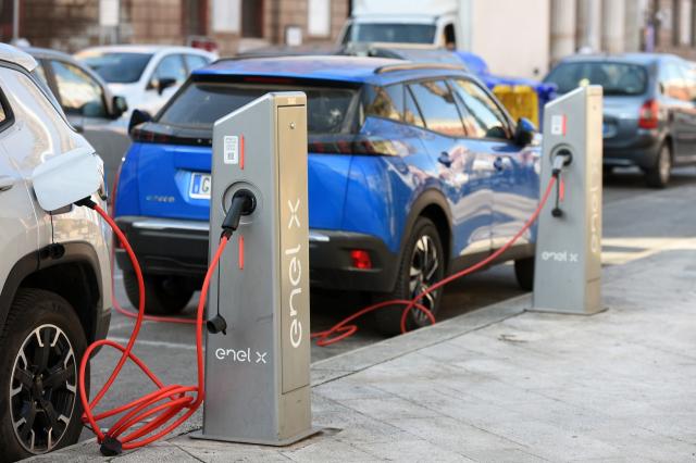 Clima, Ue raggiuge accordo: in vendita solo auto elettriche dal 2035