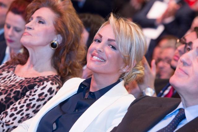 Francesca Pascale sposa Paola Turci: matrimonio in Toscana per l&rsquo;ex di Berlusconi