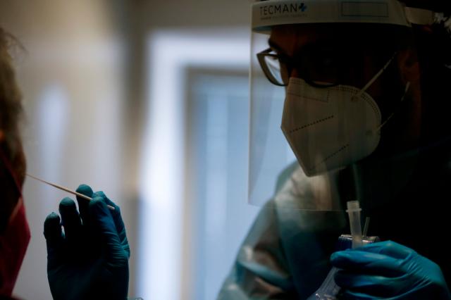 Covid, contagi 84.700: oltre 1 su 4 positivo (26%)