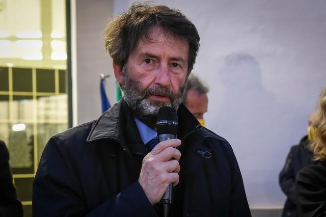 Governo, Franceschini minaccia il M5s: "Se tradisce Draghi stop alleanza per 2023"