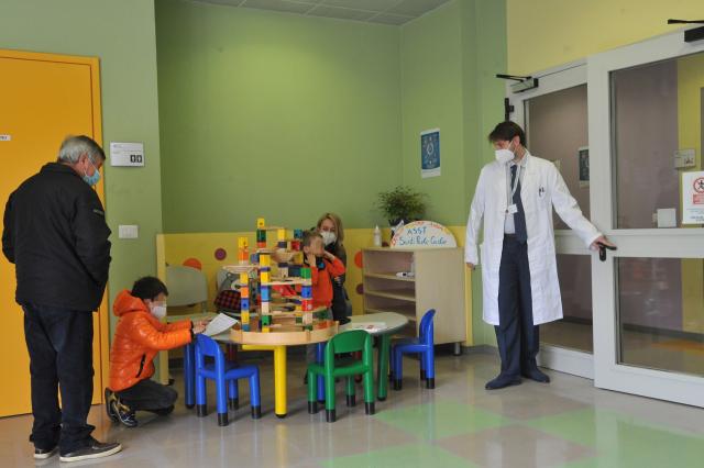 Usa, s&igrave; a farmaci bloccanti della pubert&agrave; e ormoni a bambini che si dichiarano a disagio con il proprio genere