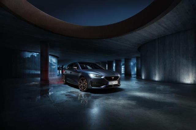 Arriva in Italia Cupra Leon VZ Carbon