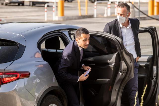 Governo, affondo di Di Maio contro M5s: "Non si affrontano i problemi minacciando"