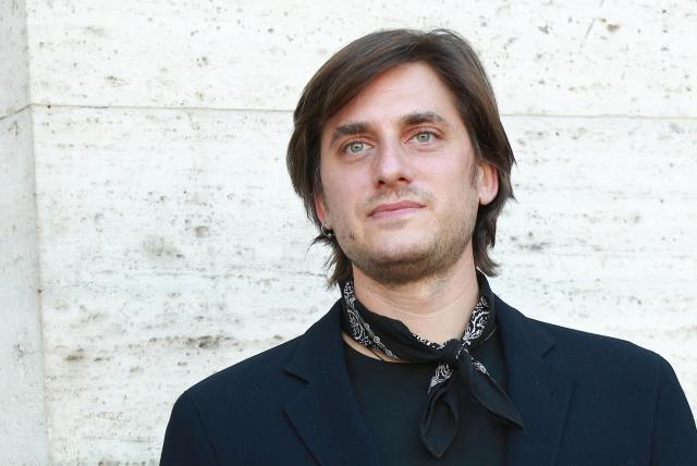 Chi &egrave; Luca Marinelli, la fidanzata &egrave; Ilary Blasi? Tutto sull'attore