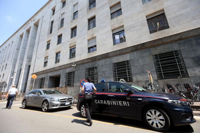 Milano, uomo precipita dal Palazzo di Giustizia: ipotesi suicidio