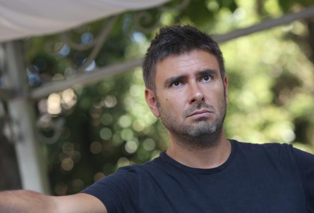 Governo, Di Battista: "Si appellano alla responsabilit&agrave; quelli che sono stati responsabili solo del loro cu*o"