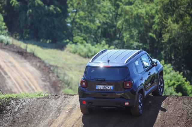 Con la tecnologia 4xe Jeep evolve verso la &lsquo;libert&agrave; a zero emissioni&rsquo;