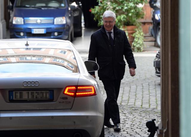 Paolo Romani indagato per peculato:  "Ha preso 350mila euro da conti Forza Italia"