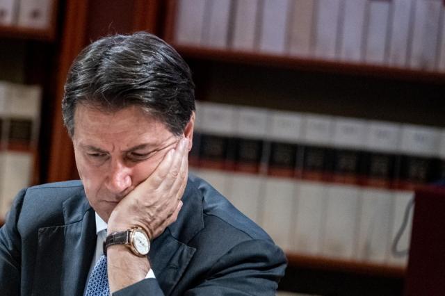 M5s, i "governisti" escono allo scoperto: da Alemanno a Cancellieri ecco chi dice "s&igrave; alla fiducia"