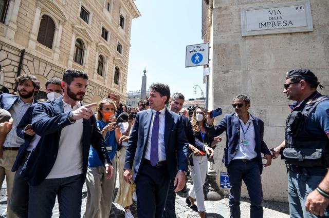 Crisi di Governo, M5s verso il no a Draghi. Per Conte ormai &egrave; "o io o lui": il retroscena