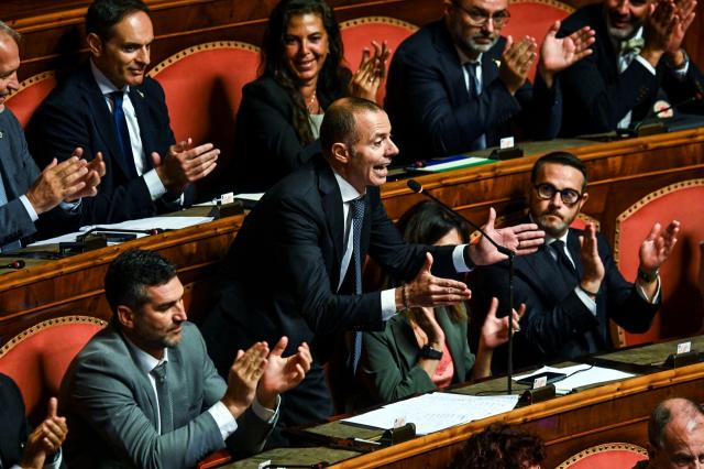 Voto di fiducia, Lega: "Nuovo governo con Draghi ma senza il M5s". Presentata la risoluzione in Senato 