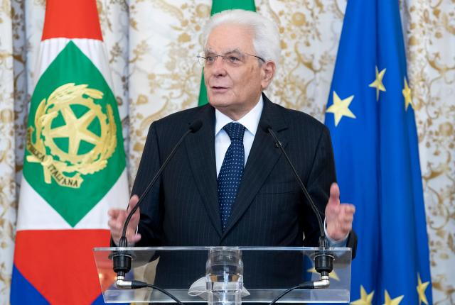 Mattarella scioglie le Camere: Casellati e Fico convocati al Colle
