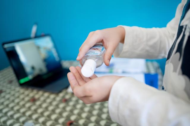 Covid, nuove regole: verso riduzione della quarantena per i positivi asintomatici