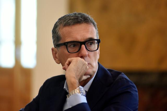 EssilorLuxottica e Meta, boom di smart glasses, produzione Ray-Ban e Oakley Meta Vanguard verso i 20 milioni di unit&agrave; entro il 2026