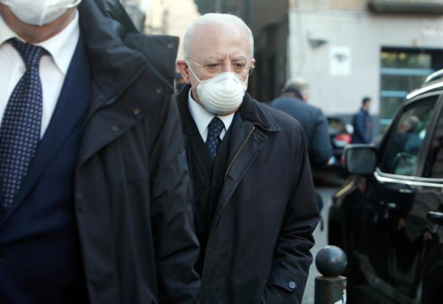 Ocean Viking, sbarco migranti a Salerno fermato. De Luca: "C'&egrave; un focolaio covid a bordo"