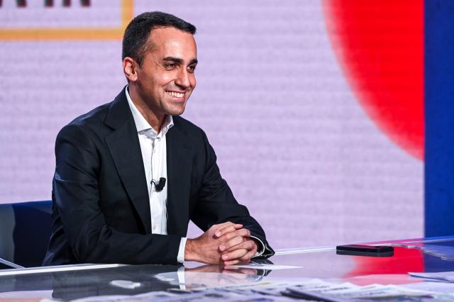 Di Maio nella lista del Pd? La mossa dem fa discutere. Di Battista: "Trasformista"