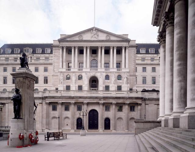 Bank of England alza i tassi di mezzo punto e li porta all&rsquo;1,75%: maggior rialzo da 27 anni, prevista lunga recessione
