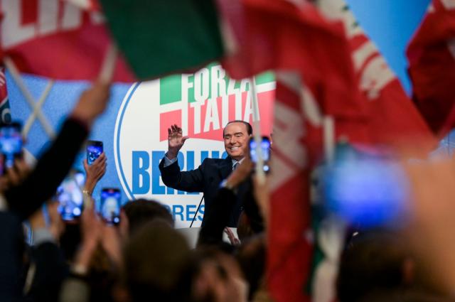 Elezioni, Berlusconi: "Non far&ograve; premier n&eacute; presidente Senato". E spara sul centrosinistra: "Alleanza triste"