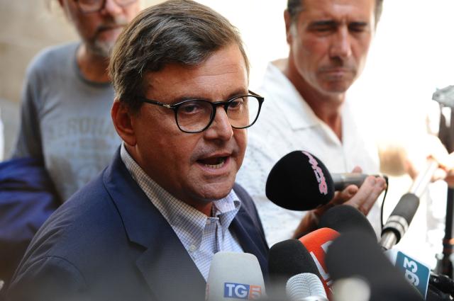 Alleanza Pd-Azione, l'ultimatum di Calenda: "Non c'&egrave; spazio per Sinistra e Verdi"