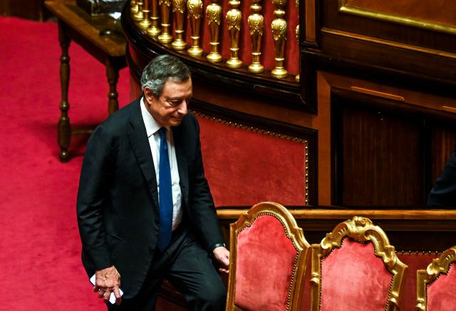 Moody&rsquo;s taglia il rating e boccia l&rsquo;Italia e Draghi: outlook negativo a Baa3. Ma "nessun rischio per Pnrr"