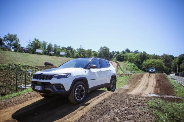 Jeep 4xe: la scelta di un Italiano su cinque nel mercato a basse emissioni