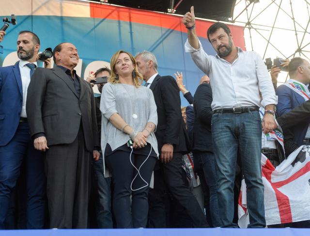 Sondaggi politici elettorali: centrodestra, vittoria in tasca salvo imprevisti. Azione al 2%